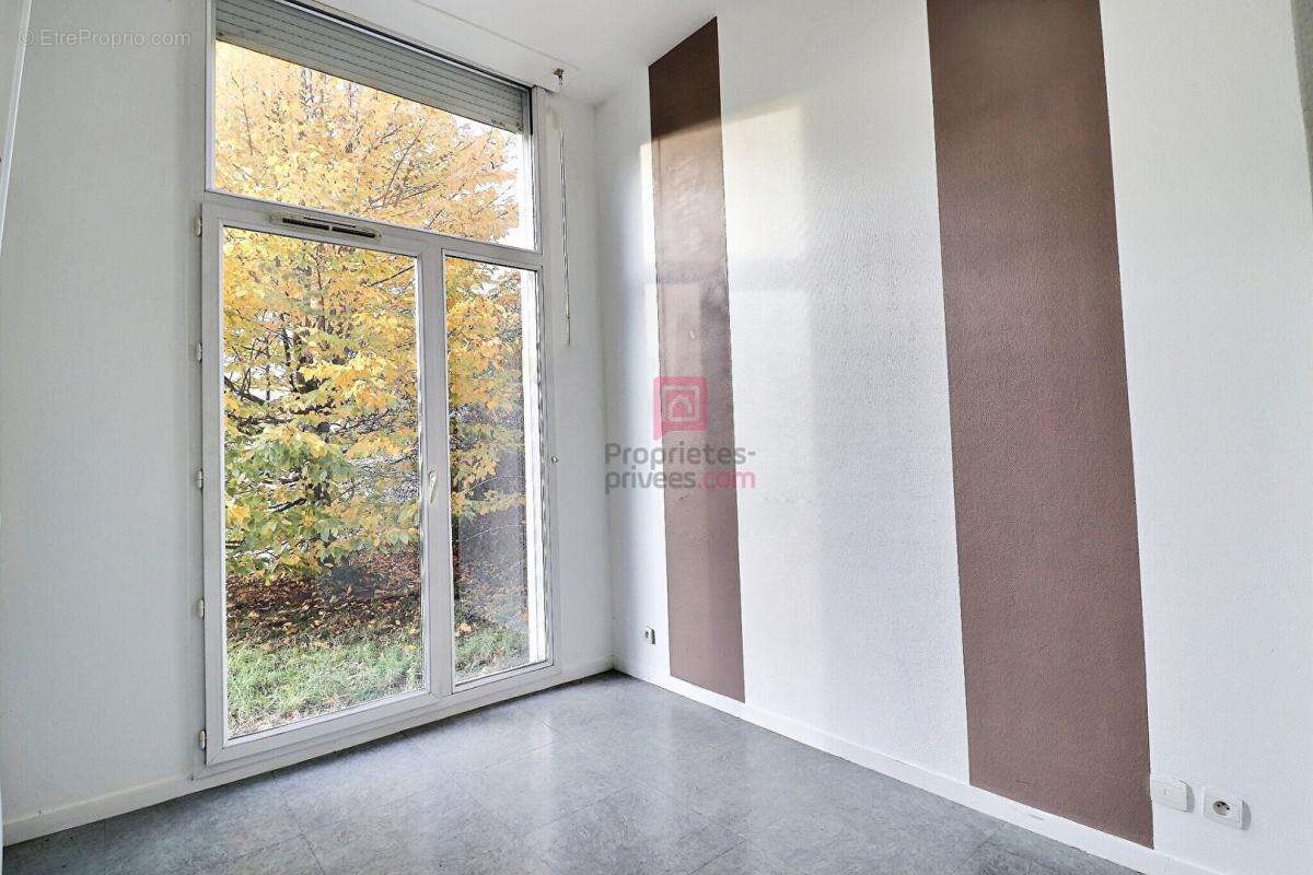 Appartement à SAINTE-GENEVIEVE-DES-BOIS