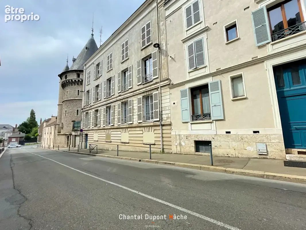 CHARTRES COEUR DE VILLE - Très bel appartement entièrement rénové dans un immeuble ancien - photo 11