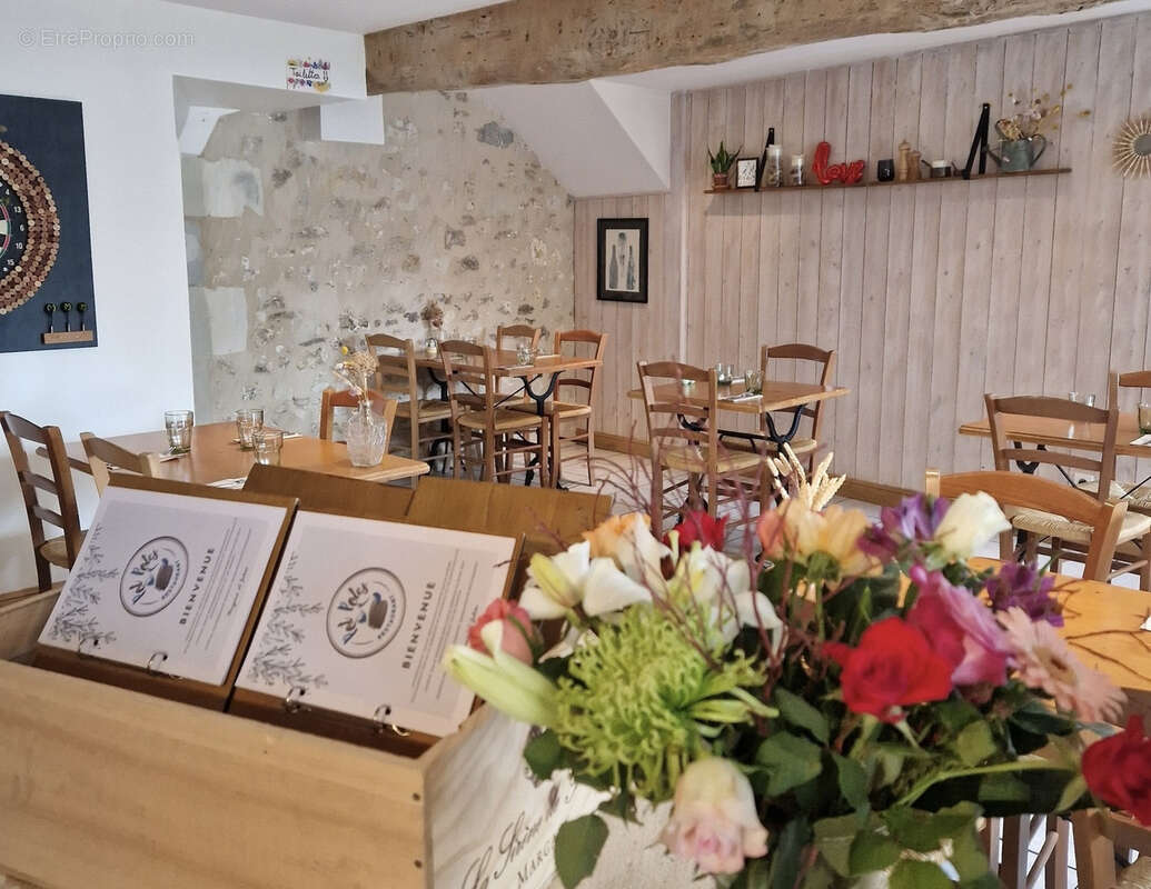 Commerce à MONTREUIL-BELLAY