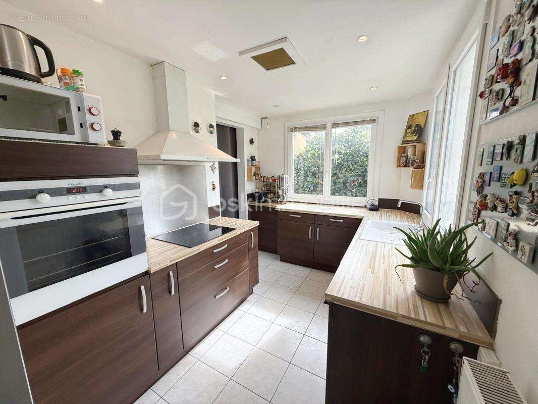 Maison à SAINTE-GENEVIEVE-DES-BOIS