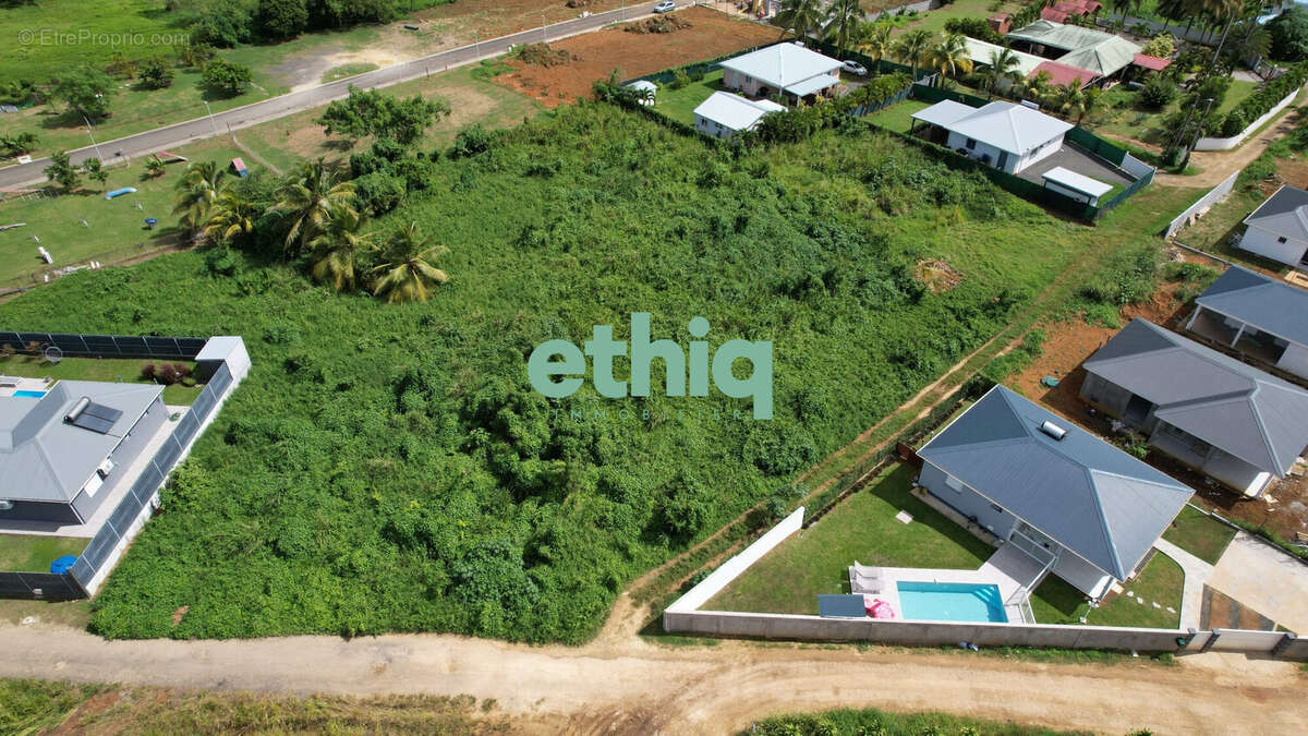 Finition salle d'eau - Maison à BAIE-MAHAULT