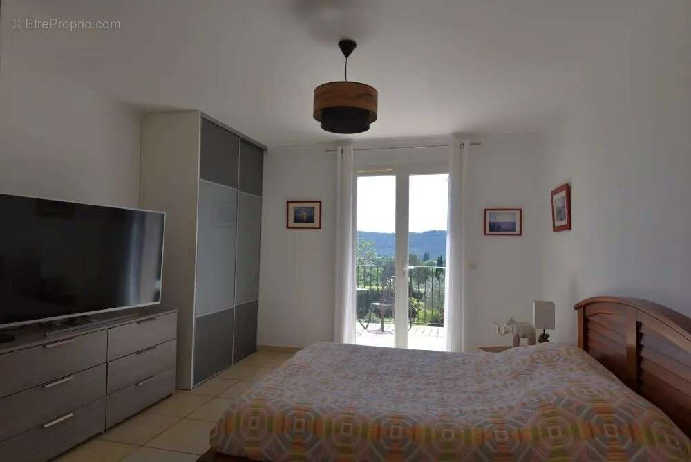 Maison à BAGNOLS-EN-FORET