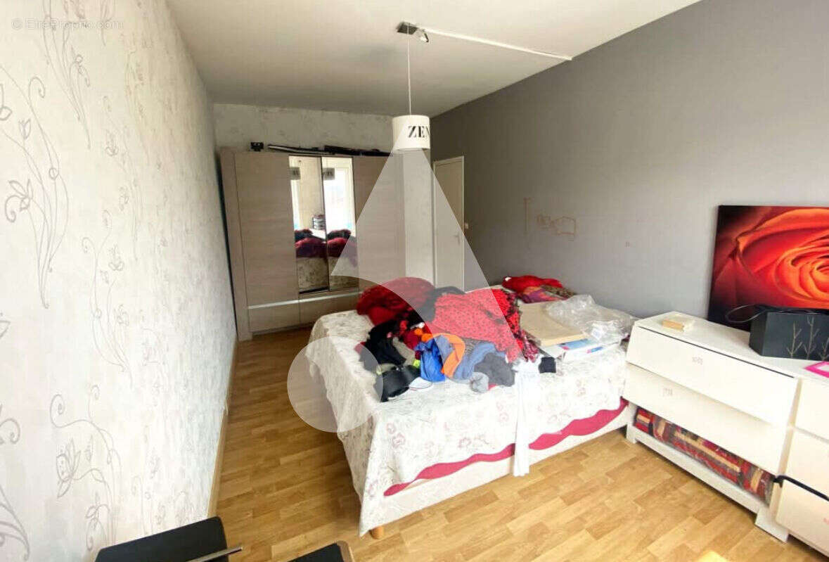 Appartement à QUIEVRECHAIN