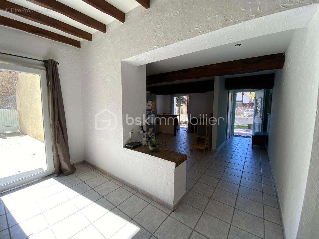 Maison à VILLECOMTAL-SUR-ARROS