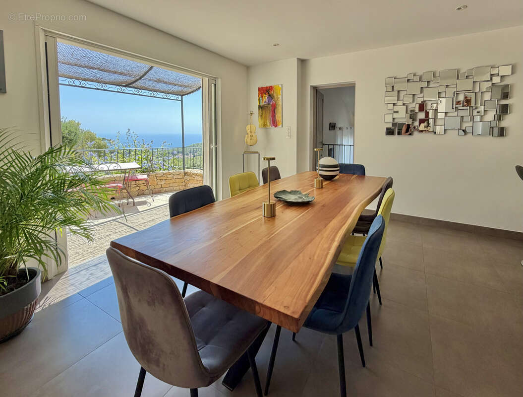 Bandol - Propriété avec vue mer panoramique, piscine à débordement et ascenseur intérieur - photo 3