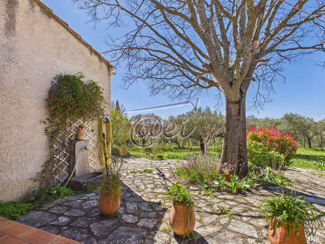Maison à TAVERNES
