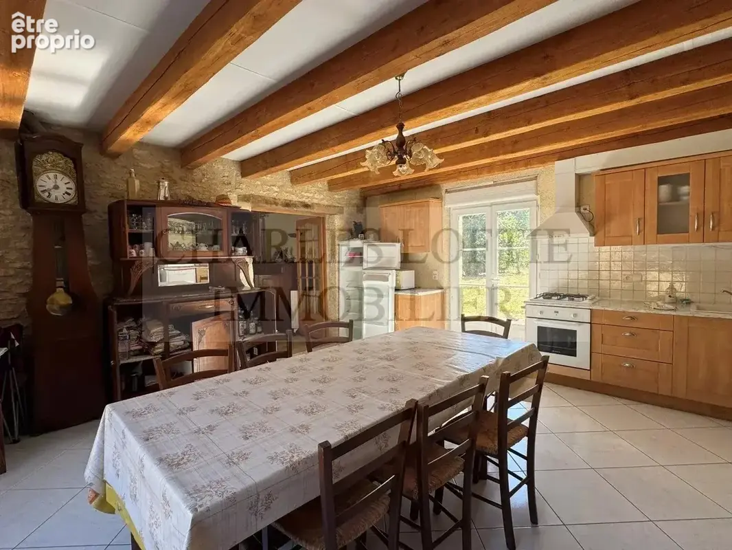 Belle propriété de caractère en pierre avec dépendances et gîte indépendant, 2.8 ha de terrain - photo 6