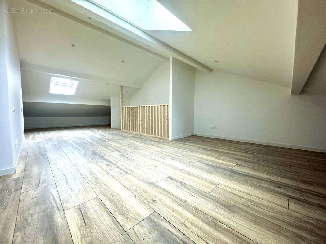 Appartement à SEREZIN-DU-RHONE