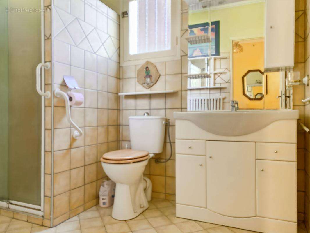 Villa familiale 125m² - 4 chambres + bureau - 2 salles d'eau- Atelier - cave - jardin- abri voitures - photo 10