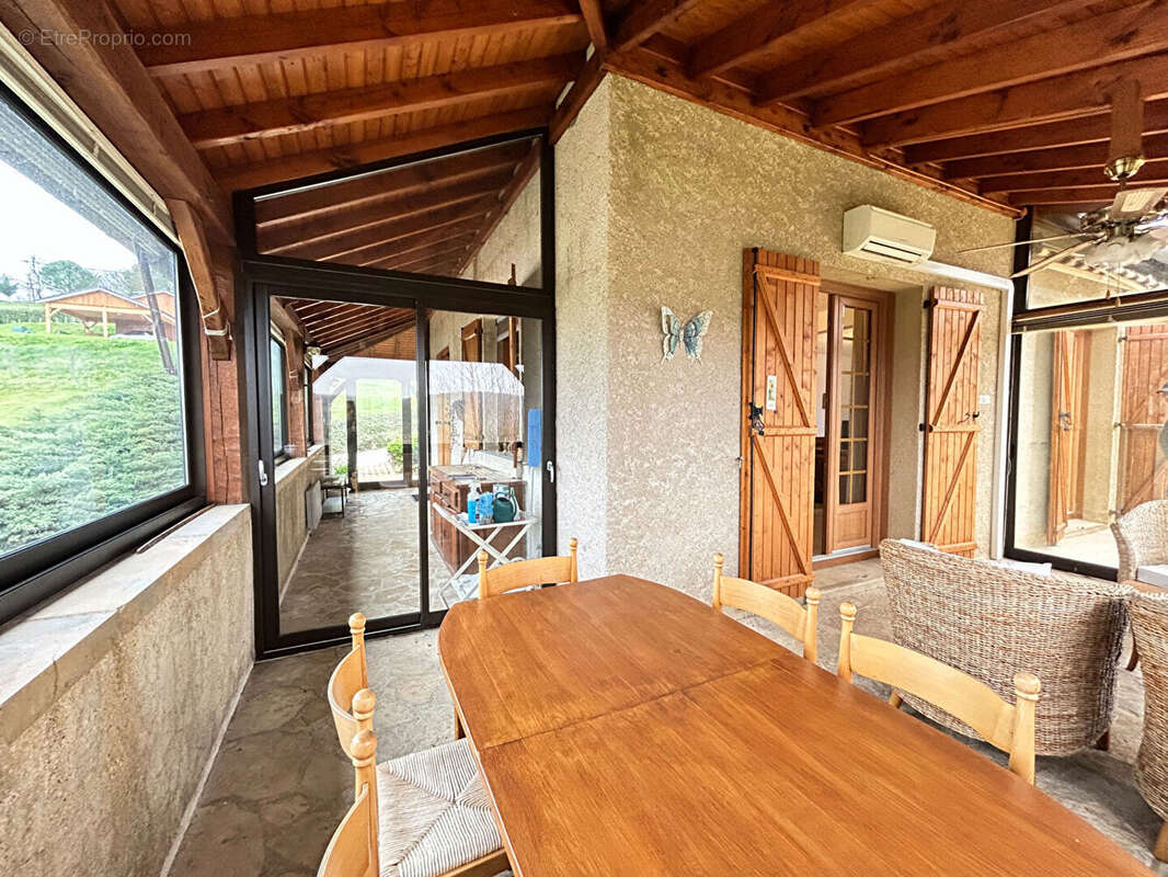 Maison de 180 m² avec vue carte postale. Nombreuses dépendances. - photo 15