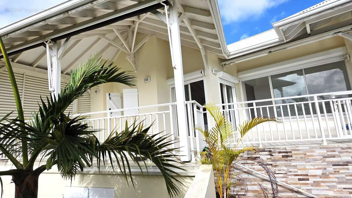 Maison à LES TROIS-ILETS