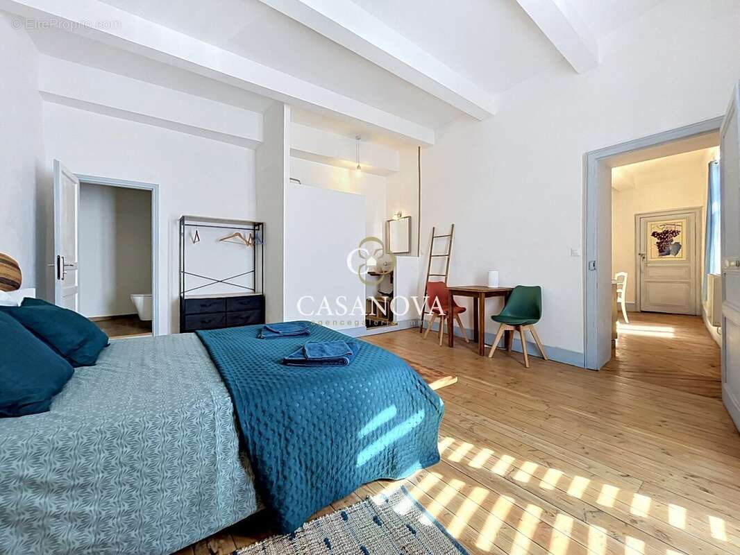 Charme & authenticité ! BATISSE de CARACTERE datant de 1789 proposant 350 m² avec jardin et piscine. Idéale pour un PROJET D'ACC - photo 16