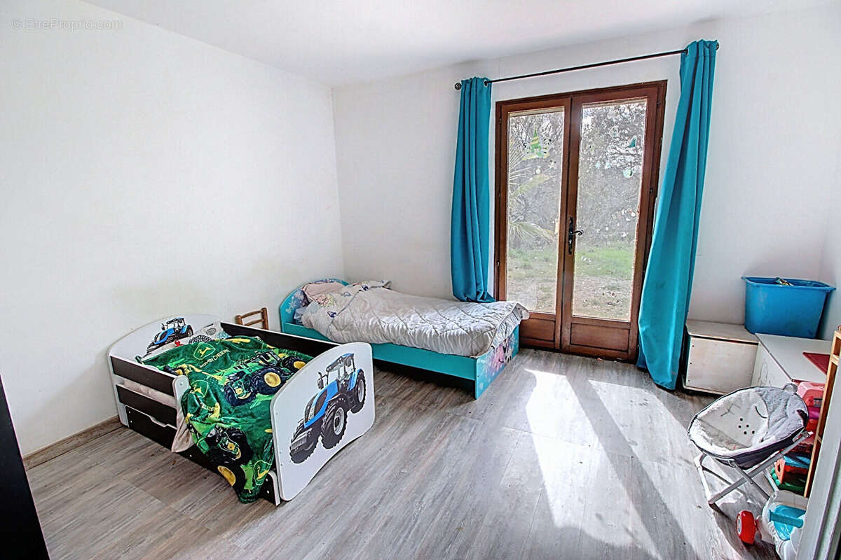 Maison à ENTRECASTEAUX