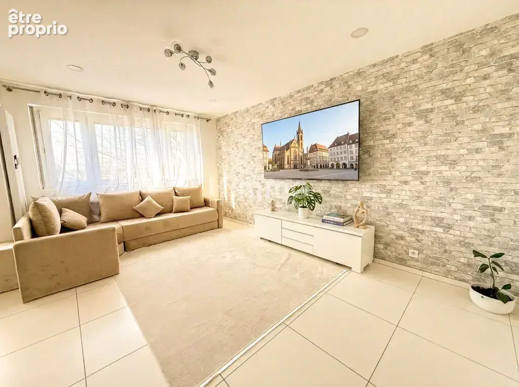 Bel Appartement T3/T4 72m² - Rénové, Isolé avec Cave - photo 3