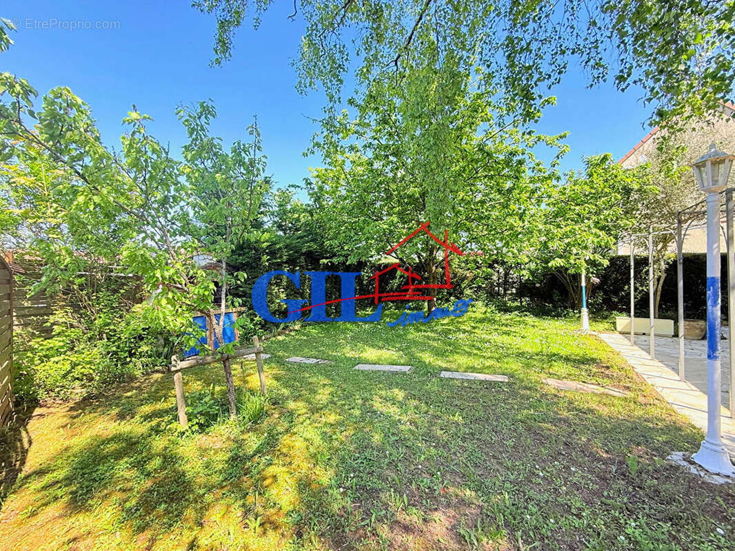 Maison à SAVIGNY-LE-TEMPLE