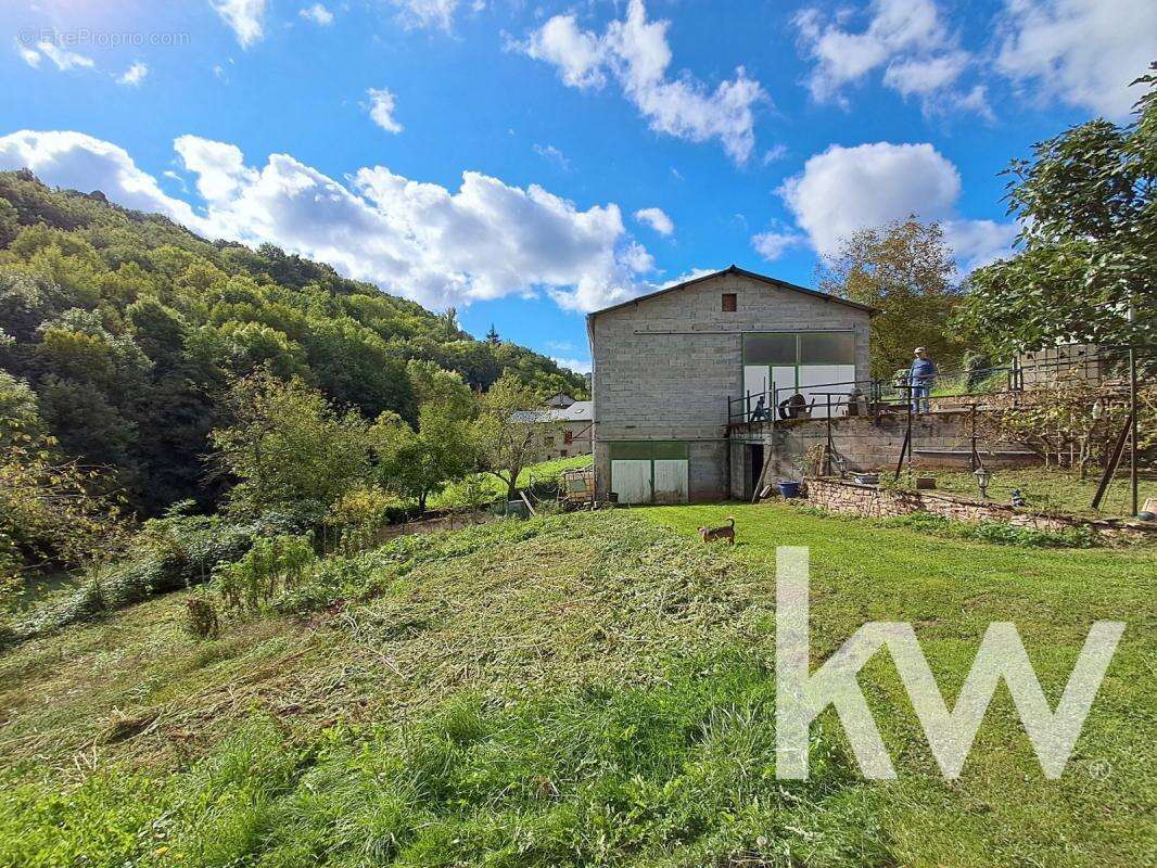 Maison à LAVAL-ROQUECEZIERE