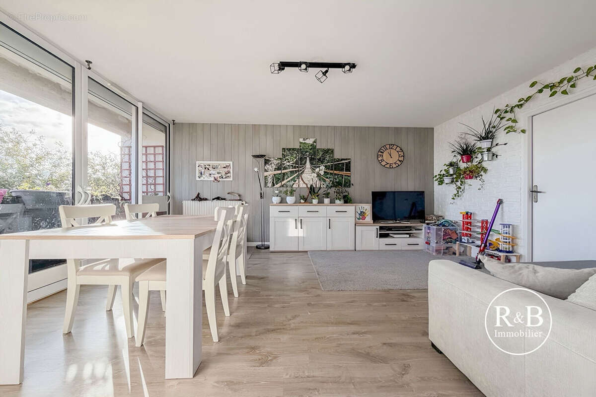 Appartement à LES CLAYES-SOUS-BOIS