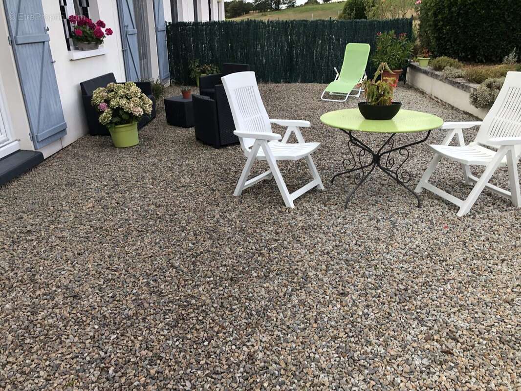 Maison à SAINT-LEONARD-DE-NOBLAT