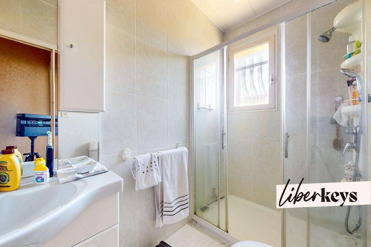 EYBENS – Maison familiale de 120 m² sur 1 070 m² de terrain, sous-sol complet et combles aménageables - photo 10