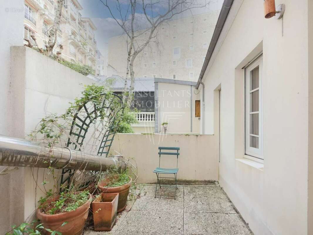 Appartement à PARIS-16E