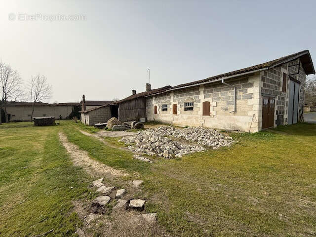 Terrain à SAINT-AIGULIN