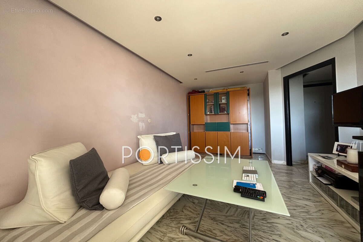 Appartement à SAINT-LAURENT-DU-VAR