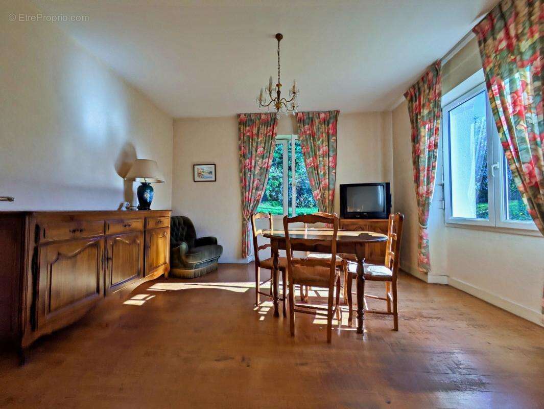 Maison à SAINT-SALVY-DE-LA-BALME