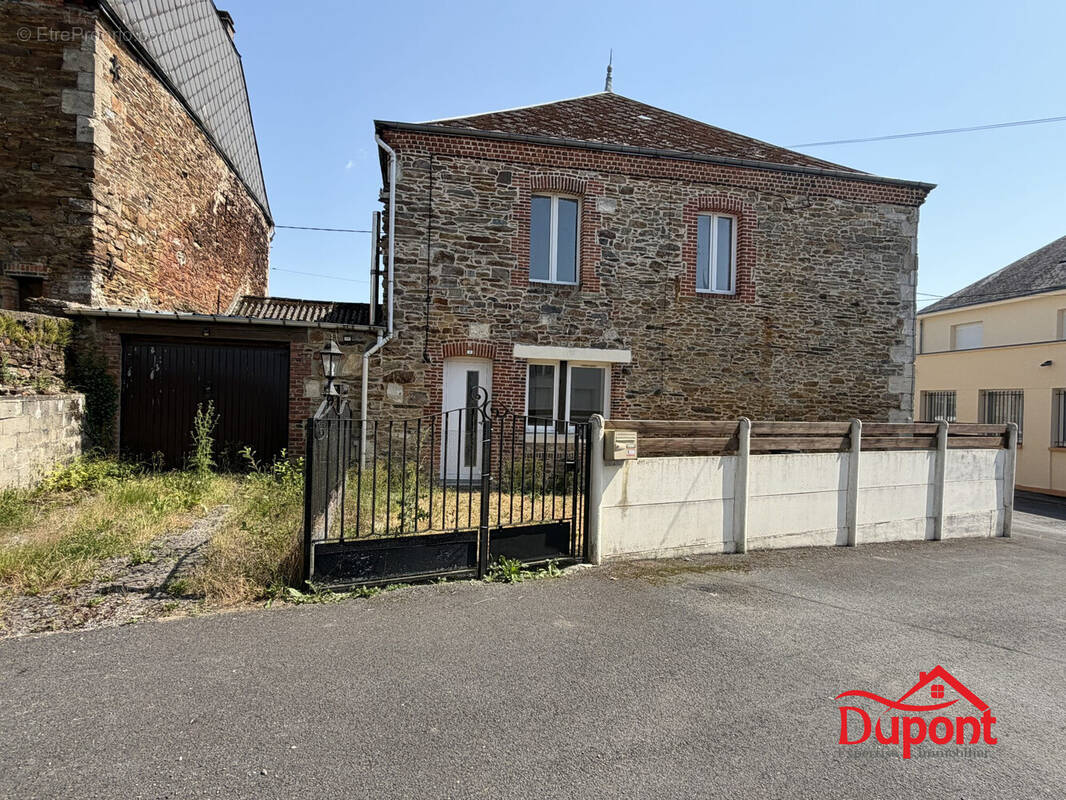 Maison à MAUBERT-FONTAINE