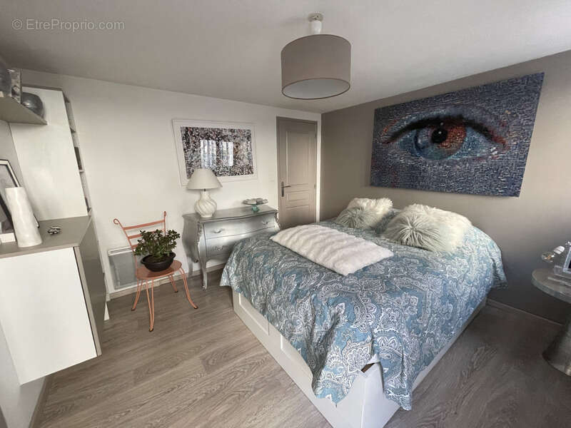 Produit unique sur saumur centre  120m2 habitable 3 chambres  100m2 de terrasse 1 place de parking privative - photo 3