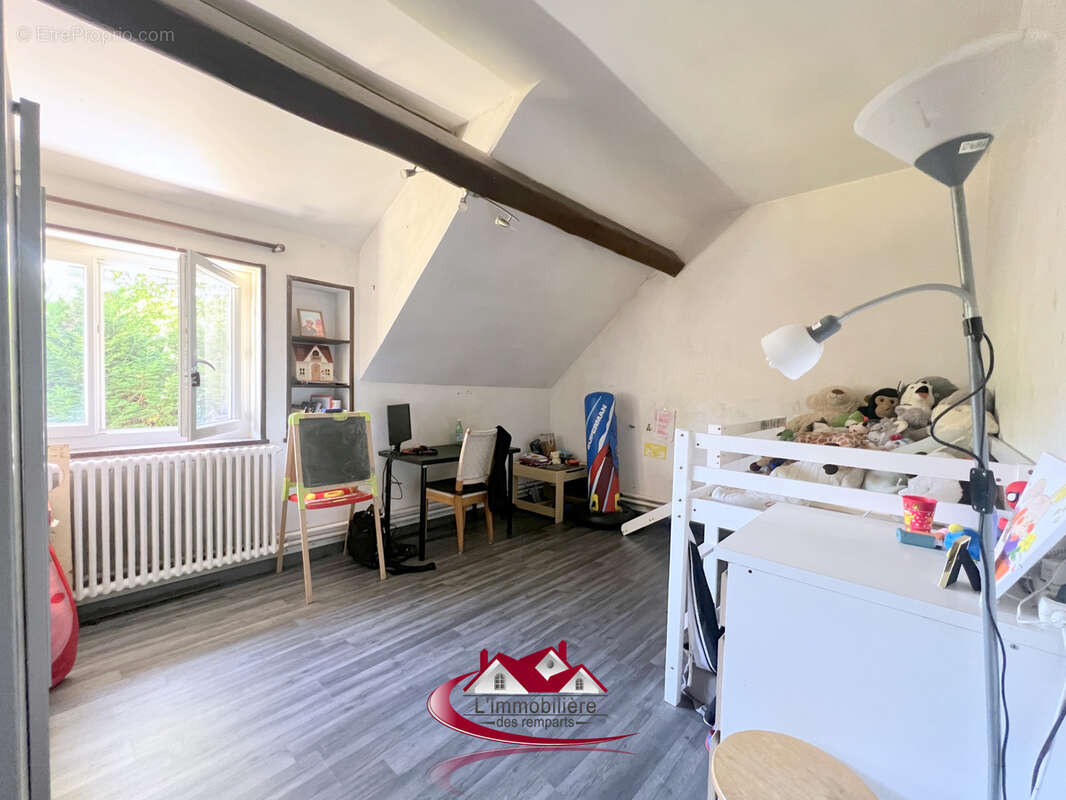 Maison ancienne sur plus de 2500 m2 de terrain - photo 8