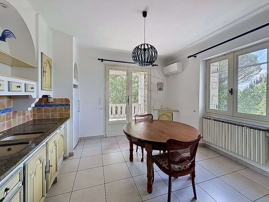 Maison à SAINTE-ANASTASIE