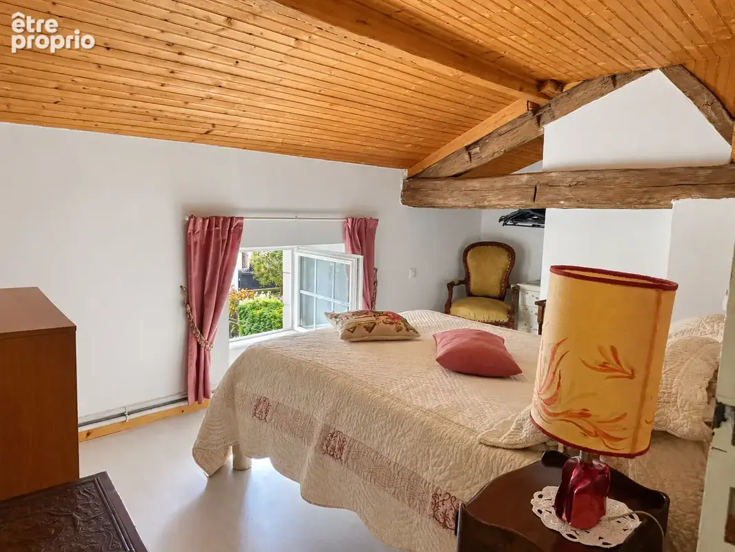 Maison de caractere en pierre - bourg mirebeau - photo 11