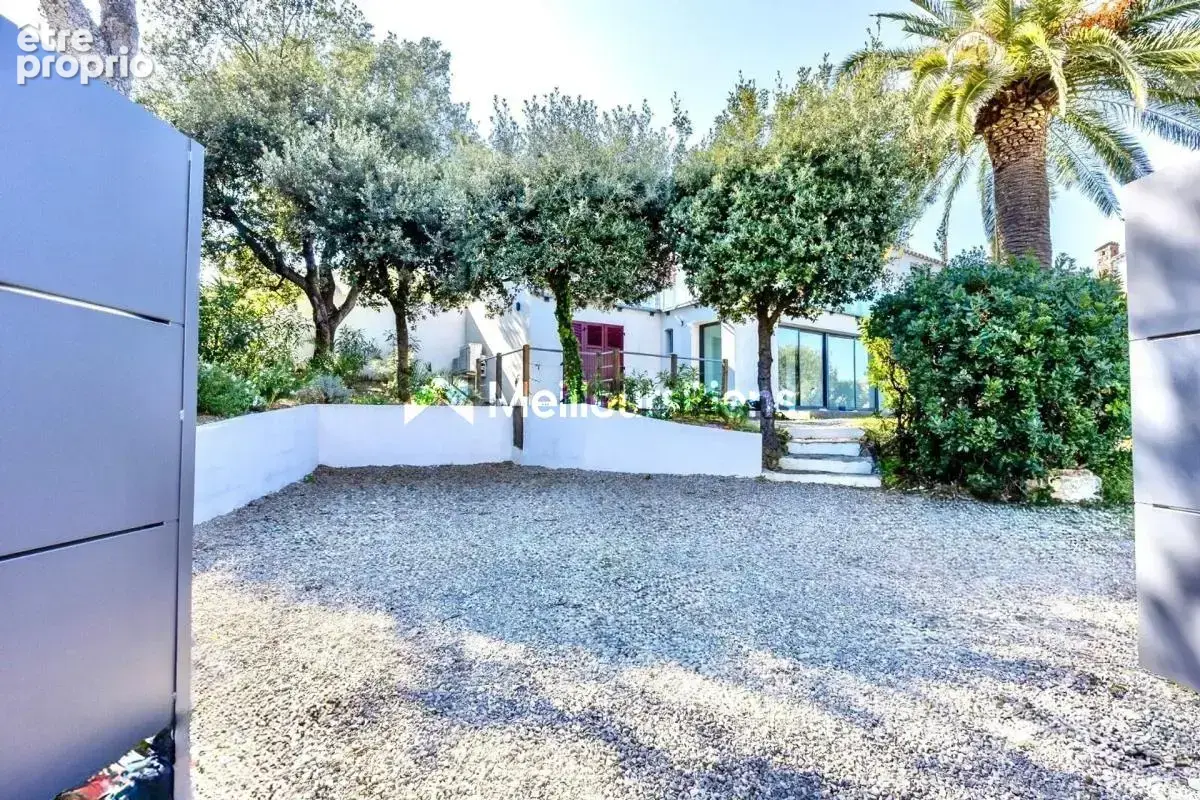 Appartement à ROQUEBRUNE-SUR-ARGENS