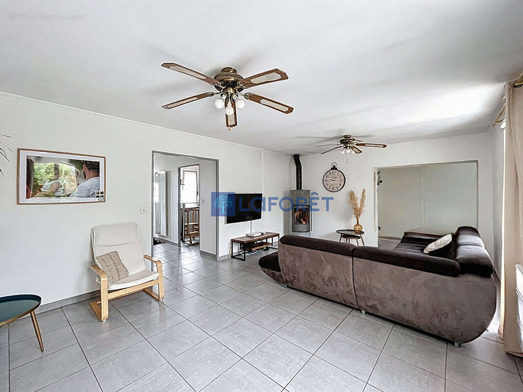 Maison 6 pièces 4 chambres - Quartier des fleurs - SAINT-PIERRE-DU-PERRAY - photo 2