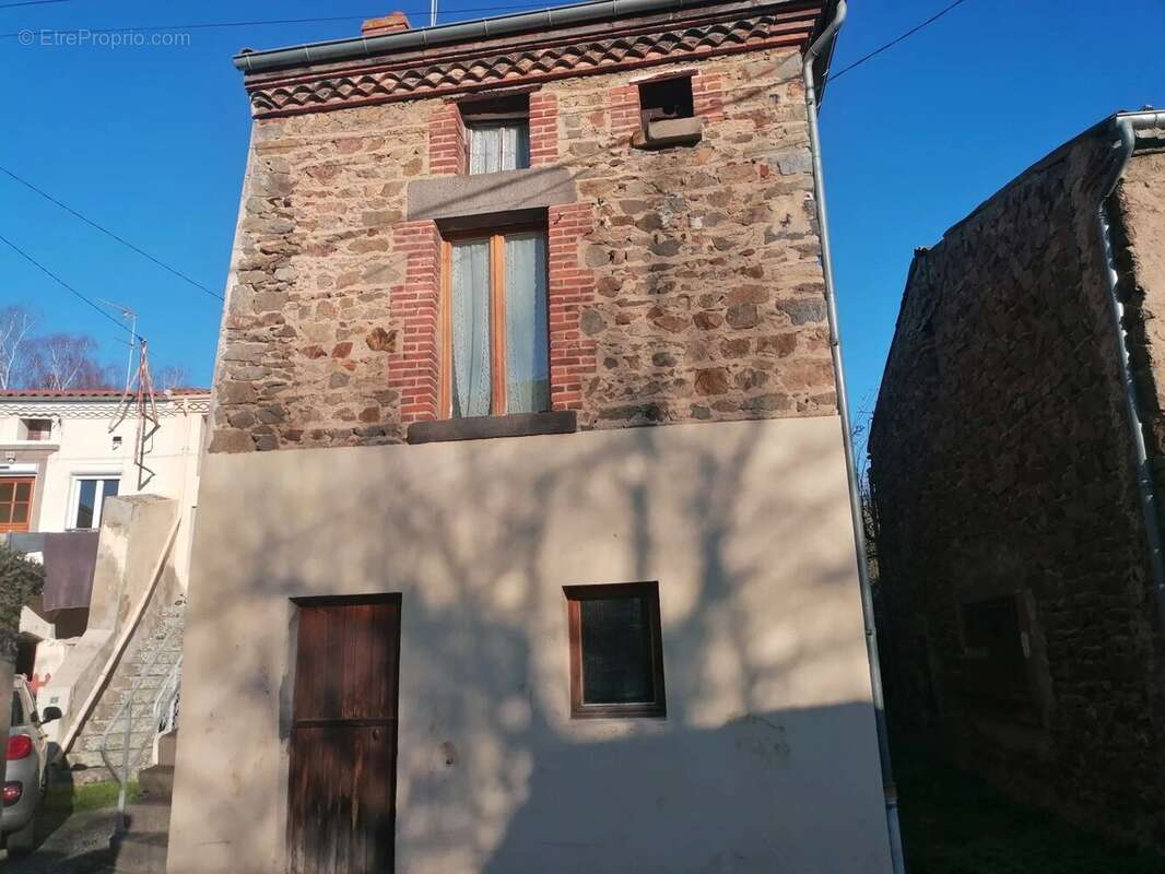 Maison à AUZAT-LA-COMBELLE