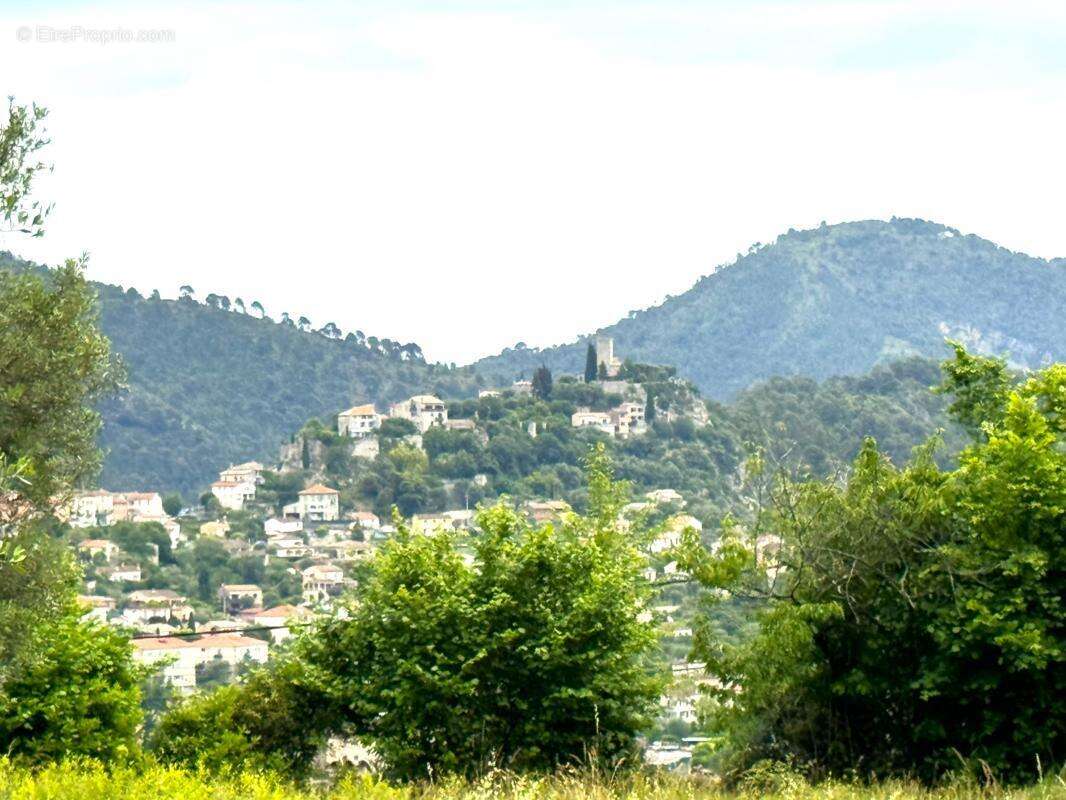 Terrain à TOURRETTE-LEVENS