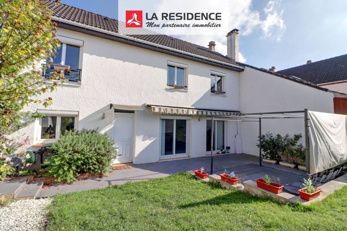 Maison à JOUY-LE-MOUTIER