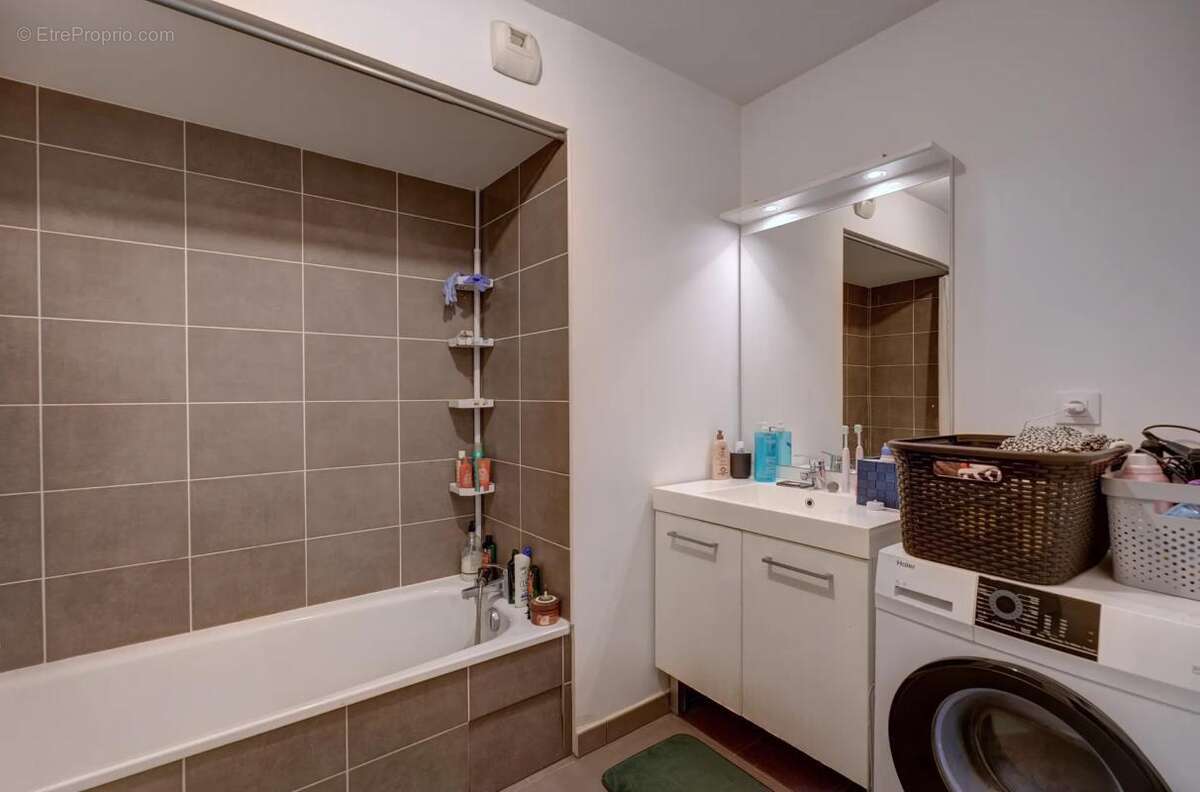 Appartement à DECINES-CHARPIEU
