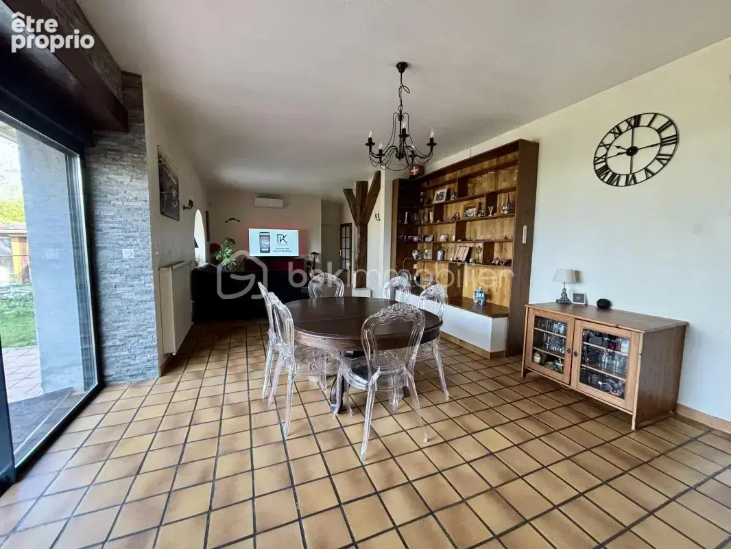 À découvrir sur la commune de Sainte-Hélène-du-Lac, entre Grenoble, Albertville et Chambéry une maison de 272m² F7 - photo 3