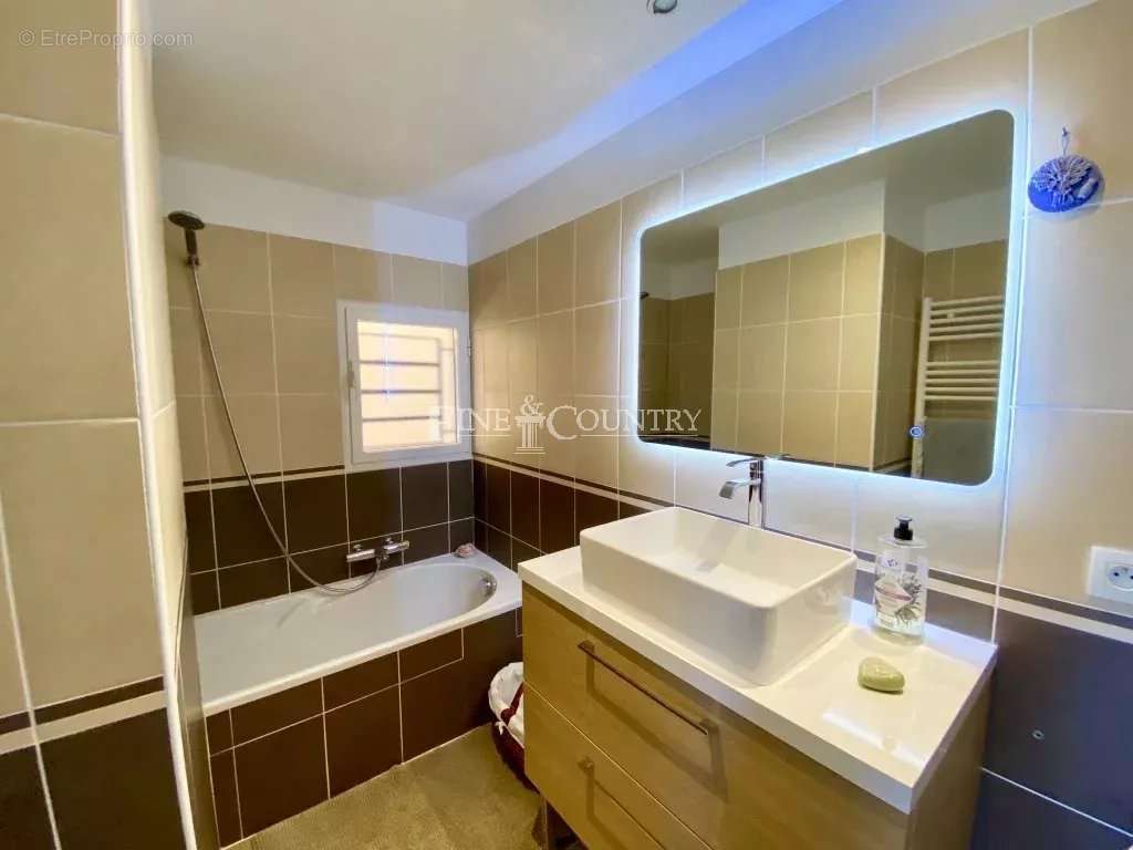 Appartement à MANDELIEU-LA-NAPOULE