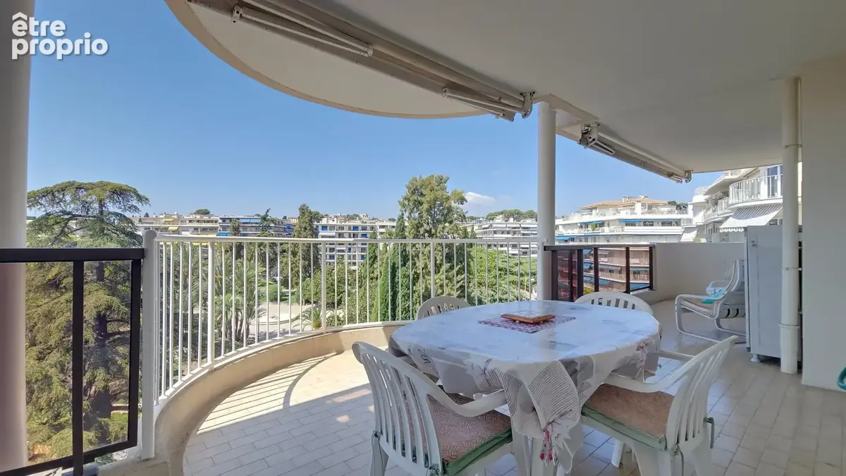 LE CANNET à vendre 4 pièces de 117 m2 avec terrasse et balcon, cave et garage sous-sol - photo 4