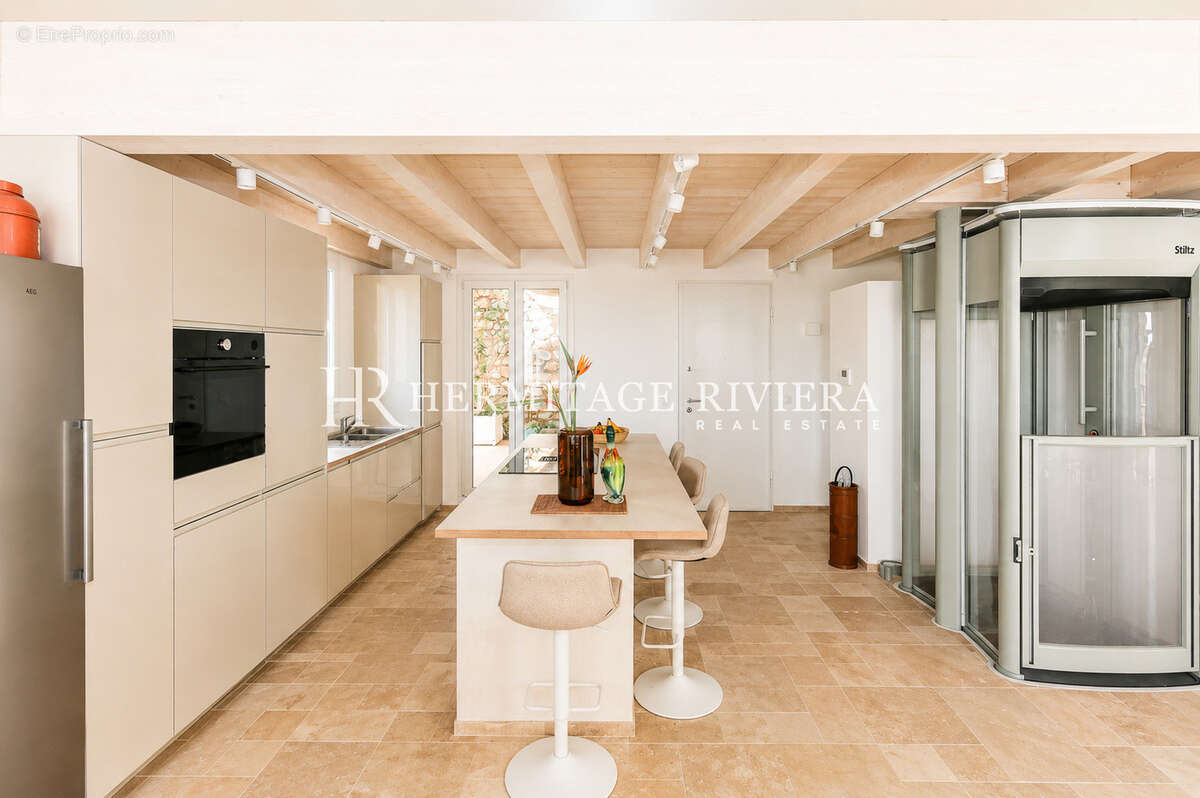 Maison 180 m² à Villefranche-Sur-Mer  - photo 8
