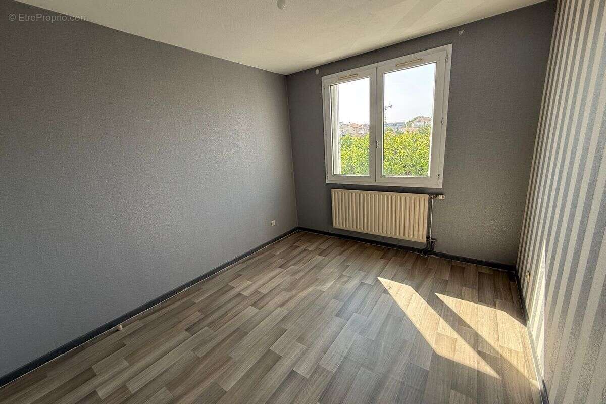 T4 de 85,66 m² à Vénissieux au prix de vente de 156 500 € - photo 2