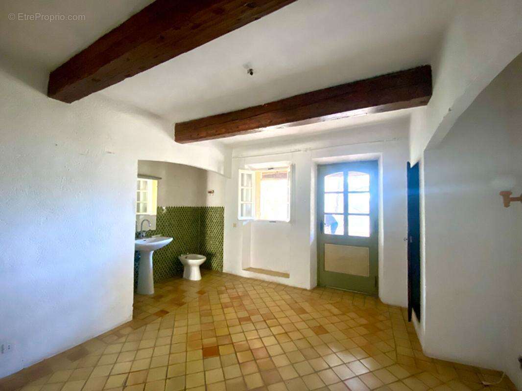 Maison Le Revest Les Eaux 10 pièce(s) 399 m2 - photo 9