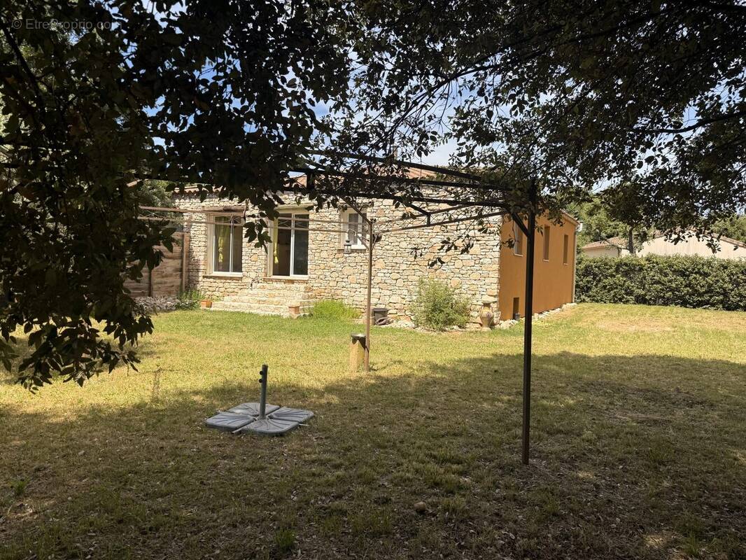 Maison à MONTCLUS