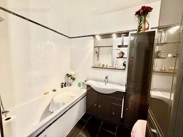 Appartement à LES LILAS