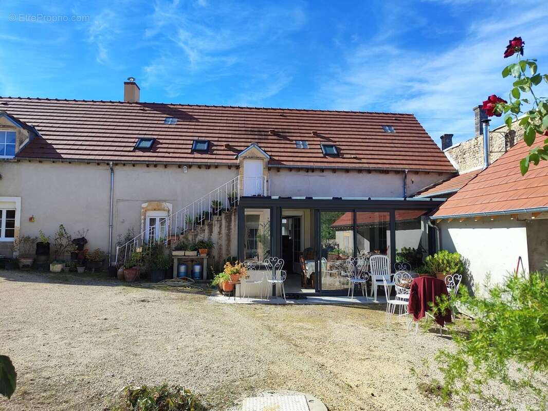 Maison à OUROUER-LES-BOURDELINS