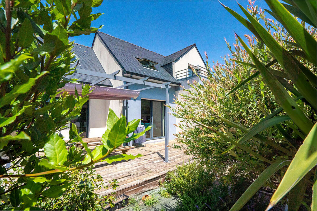 EXCLUSIVITÉ AGENCE DU QUAI - Contemporaine 5 pièce(s) 126.34 m2 sur plus de 630 m² de terrain - photo 16