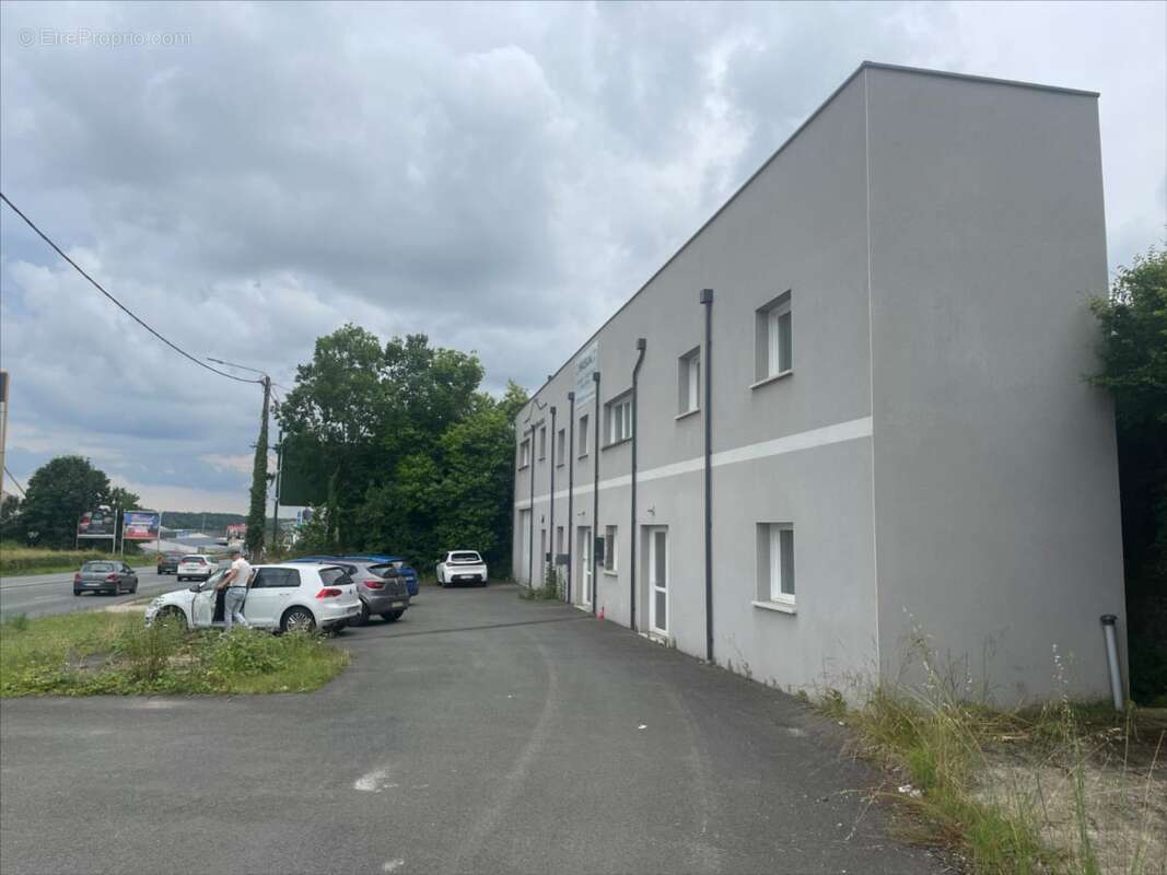 Commerce 95 m² à Migne-Auxances  - photo 47