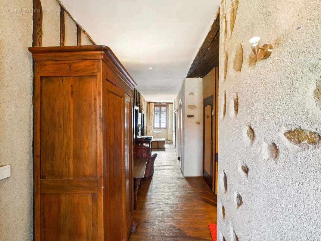 Maison à CHALUS